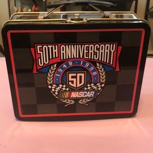 😊 super cute NASCAR Metal Lunch box❤️🏎️🏎️🏎️🏎️ New Never used. Only collect